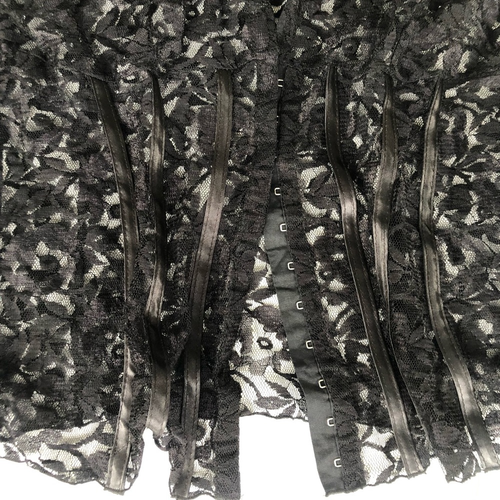 Lace corset top - Picture 2 of 3